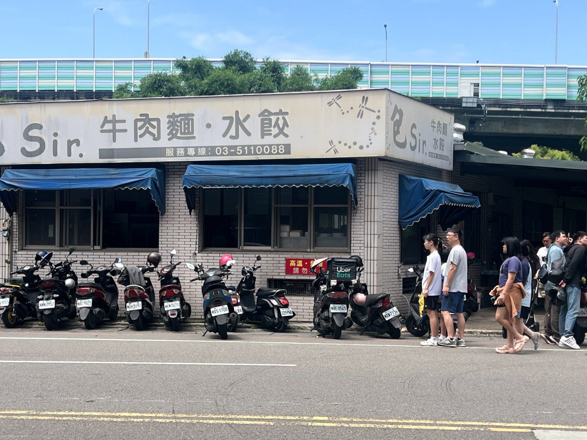 香氣蒸騰的湯頭，煨熟榮華風景